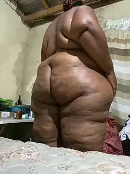 Snapshot of Curvycandy95 chatting on April 7, 2026, 7:15 pm Curvycandy95 online show from April 7, 2026, 7:15 pm