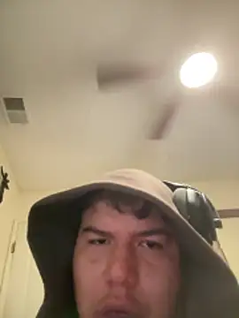 Snapshot of Vic2Big chatting on December 21, 2025, 1:13 pm Vic2Big online show from December 21, 2025, 1:13 pm