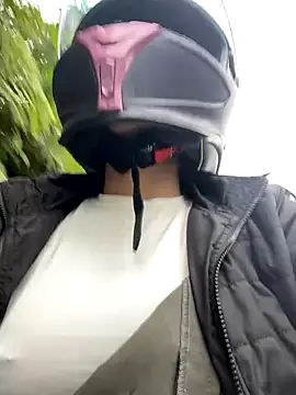 Snapshot of AlannaEvons chatting on November 22, 2025, 3:33 pm AlannaEvons online show from November 22, 2025, 3:33 pm