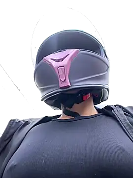 Snapshot of AlannaEvons chatting on October 16, 2025, 4:15 pm AlannaEvons online show from October 16, 2025, 4:15 pm