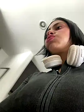 Snapshot of AlannaEvons chatting on December 5, 2025, 3:10 pm AlannaEvons online show from December 5, 2025, 3:10 pm