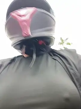 Snapshot of AlannaEvons chatting on November 12, 2025, 8:12 pm AlannaEvons online show from November 12, 2025, 8:12 pm