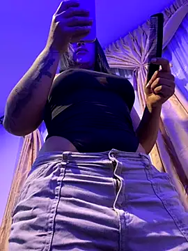 Snapshot of AlannaEvons chatting on October 10, 2025, 11:16 pm AlannaEvons online show from October 10, 2025, 11:16 pm