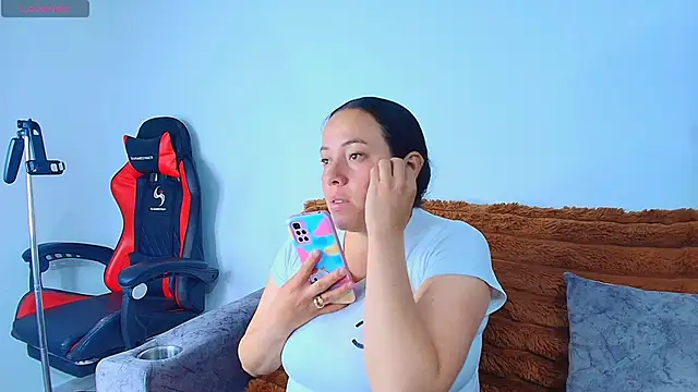  honey12 online show from November 5, 2025, 1:14 pm