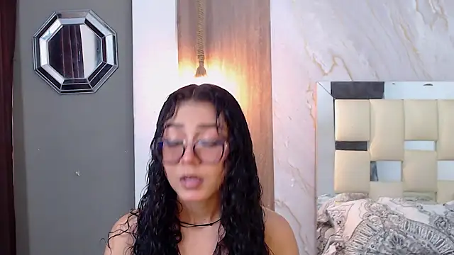 Snapshot of honeymoon_12 chatting on February 8, 2026, 5:05 am honeymoon 12 online show from February 8, 2026, 5:05 am