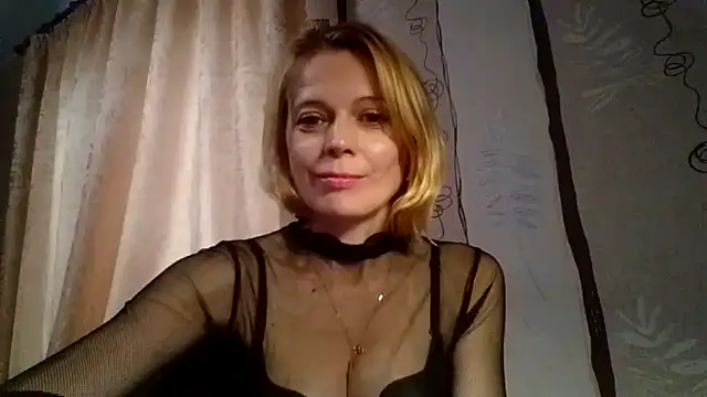 Snapshot of LiluXRose chatting on October 15, 2025, 9:50 am LiluXRose online show from October 15, 2025, 9:50 am