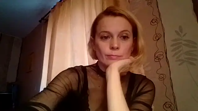 Snapshot of LiluXRose chatting on October 23, 2025, 9:19 am LiluXRose online show from October 23, 2025, 9:19 am