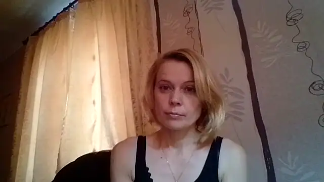 Snapshot of LiluXRose chatting on October 14, 2025, 10:05 am LiluXRose online show from October 14, 2025, 10:05 am