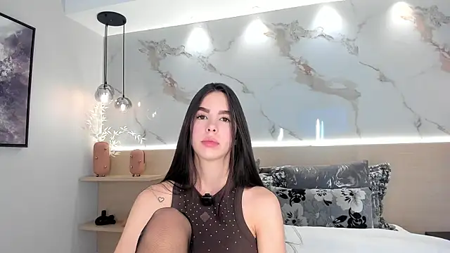 Snapshot of SolAvelar chatting on May 21, 2026, 11:24 pm SolAvelar online show from May 21, 2026, 11:24 pm