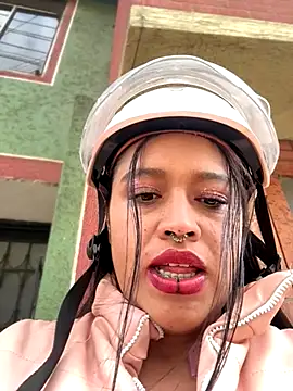 -Mia1 online show from November 30, 2025, 1:12 pm