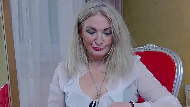 Snapshot of Allura_Jenson chatting on October 13, 2025, 6:42 pm Allura Jenson online show from October 13, 2025, 6:42 pm