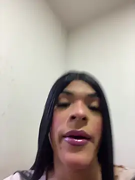 Snapshot of Amira_Ember chatting on July 14, 2026, 7:02 am Amira Ember online show from July 14, 2026, 7:02 am