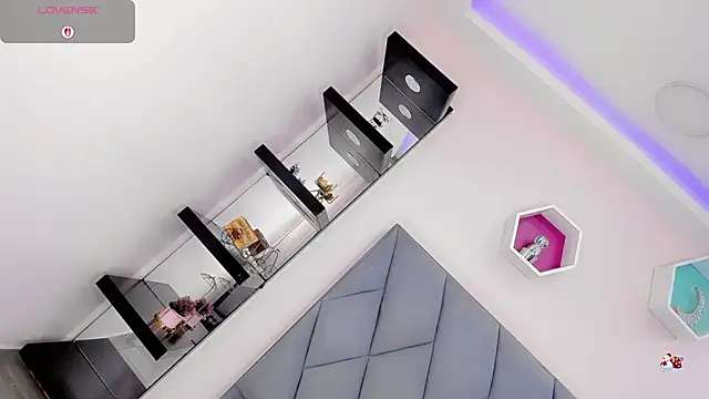 Snapshot of Amira_Ember chatting on November 30, 2025, 8:42 pm Amira Ember online show from November 30, 2025, 8:42 pm