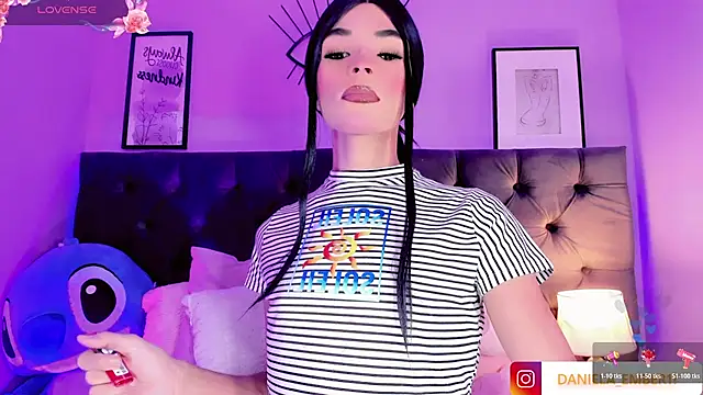 Snapshot of Amira_Ember chatting on July 24, 2026, 8:49 pm Amira Ember online show from July 24, 2026, 8:49 pm