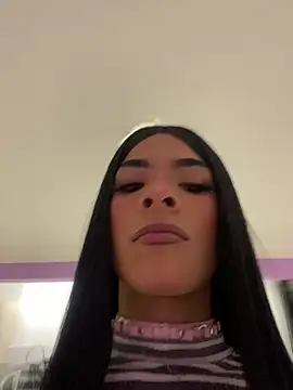 Snapshot of Amira_Ember chatting on July 12, 2026, 1:45 pm Amira Ember online show from July 12, 2026, 1:45 pm