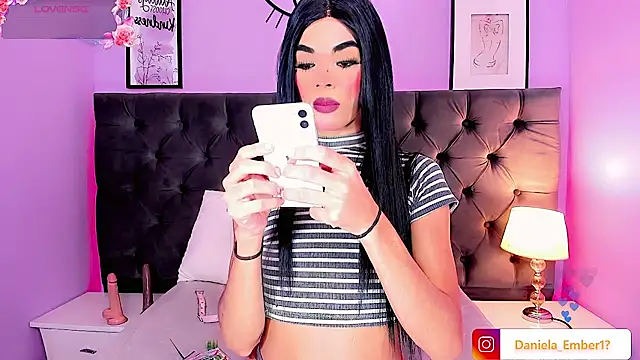 Snapshot of Amira_Ember chatting on July 13, 2026, 9:25 pm Amira Ember online show from July 13, 2026, 9:25 pm