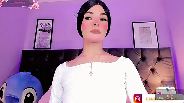 Snapshot of Amira_Ember chatting on July 25, 2026, 9:10 pm Amira Ember online show from July 25, 2026, 9:10 pm