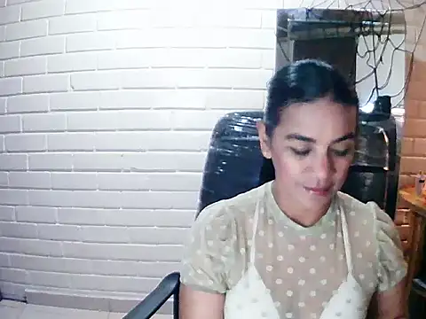 Snapshot of MiiaVelasquez chatting on October 25, 2025, 5:17 am MiiaVelasquez online show from October 25, 2025, 5:17 am