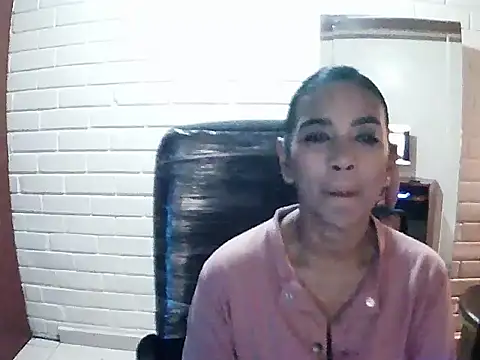 Snapshot of MiiaVelasquez chatting on October 17, 2025, 4:05 am MiiaVelasquez online show from October 17, 2025, 4:05 am