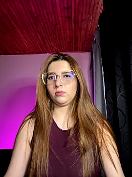 CoraVibes online show from December 5, 2025, 11:31 am