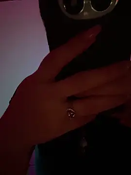 CoraVibes online show from November 6, 2025, 11:58 am