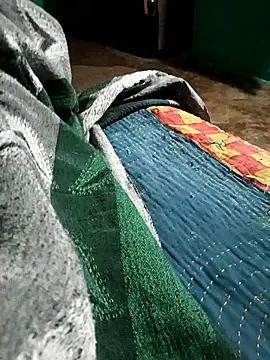 Radha8080 online show from November 6, 2025, 4:22 pm