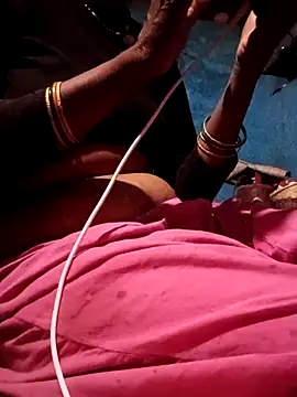 Radha8080 online show from September 17, 2025, 7:38 pm