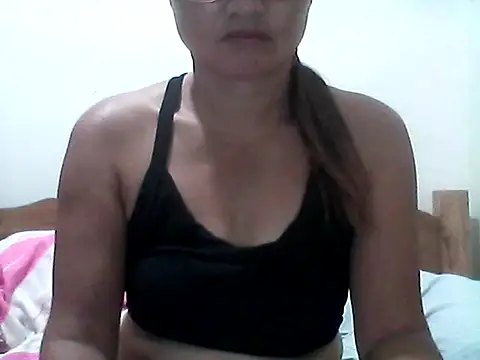 Snapshot of nathalie0045 chatting on August 6, 2026, 9:32 pm nathalie0045 online show from August 6, 2026, 9:32 pm