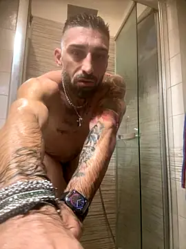 Snapshot of GmGit chatting on November 27, 2025, 9:15 pm GmGit online show from November 27, 2025, 9:15 pm