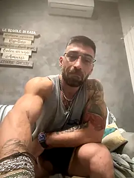 Snapshot of GmGit chatting on October 26, 2025, 4:24 am GmGit online show from October 26, 2025, 4:24 am