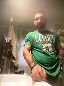 Snapshot of GmGit chatting on November 8, 2025, 3:37 pm GmGit online show from November 8, 2025, 3:37 pm