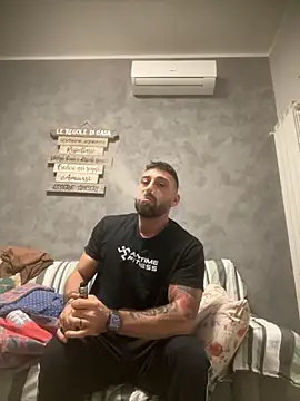 Snapshot of GmGit chatting on November 14, 2025, 3:43 am GmGit online show from November 14, 2025, 3:43 am