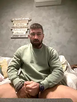 Snapshot of GmGit chatting on November 24, 2025, 10:37 am GmGit online show from November 24, 2025, 10:37 am