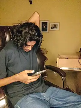 Snapshot of thecatfish chatting on November 9, 2025, 12:53 pm thecatfish online show from November 9, 2025, 12:53 pm