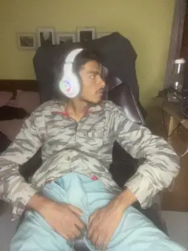 Snapshot of thecatfish chatting on December 14, 2025, 8:47 pm thecatfish online show from December 14, 2025, 8:47 pm