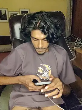 Snapshot of thecatfish chatting on October 28, 2025, 5:01 pm thecatfish online show from October 28, 2025, 5:01 pm