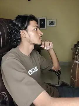 Snapshot of thecatfish chatting on October 26, 2025, 4:29 pm thecatfish online show from October 26, 2025, 4:29 pm