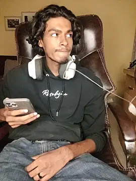 Snapshot of thecatfish chatting on November 12, 2025, 1:59 pm thecatfish online show from November 12, 2025, 1:59 pm