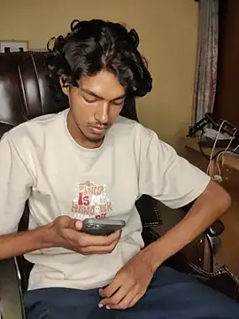 Snapshot of thecatfish chatting on November 1, 2025, 4:19 am thecatfish online show from November 1, 2025, 4:19 am