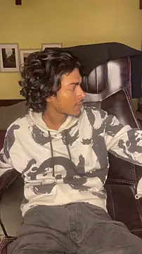 Snapshot of thecatfish chatting on November 19, 2025, 5:13 pm thecatfish online show from November 19, 2025, 5:13 pm