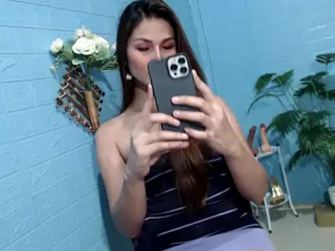 Snapshot of Mi_akai chatting on June 12, 2026, 1:58 am Mi akai online show from June 12, 2026, 1:58 am