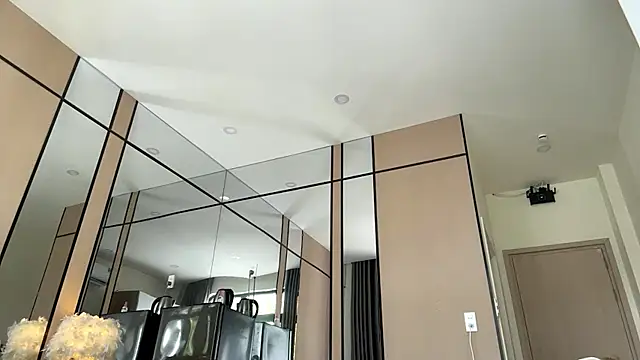 Snapshot of LezlieGreet chatting on November 28, 2025, 4:23 am LezlieGreet online show from November 28, 2025, 4:23 am