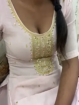 Snapshot of cute_parii_ chatting on November 9, 2025, 3:43 am cute parii online show from November 9, 2025, 3:43 am