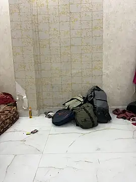 Snapshot of cute_parii_ chatting on November 20, 2025, 7:47 pm cute parii online show from November 20, 2025, 7:47 pm