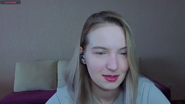 Snapshot of HongTomczak chatting on March 18, 2026, 7:44 am HongTomczak online show from March 18, 2026, 7:44 am