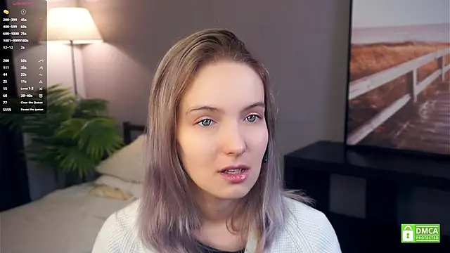 HongTomczak online show from December 2, 2025, 7:43 am