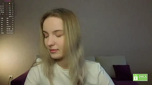 HongTomczak online show from May 12, 2026, 7:38 am