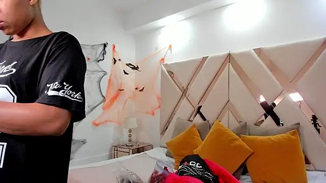 Snapshot of cloemorwen chatting on October 27, 2025, 9:49 pm cloemorwen online show from October 27, 2025, 9:49 pm