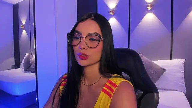Snapshot of emily_tolson chatting on June 17, 2026, 7:24 pm emily tolson online show from June 17, 2026, 7:24 pm
