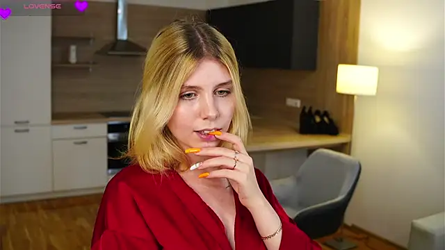 HermelindaKopczyk online show from October 4, 2025, 4:30 pm